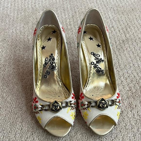 Naughty Monkey White and Gold Floral accent Embroidered Heels - Picture 1 of 6